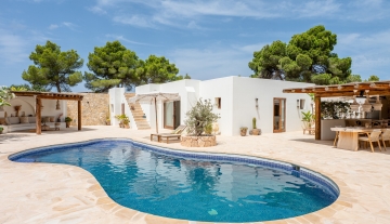 Resa Estates port des Torrent sale koop finca Ibiza huse and pool main.jpg